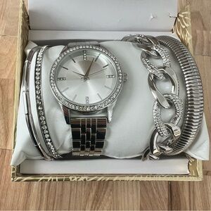 NIB Folio ladies silver tone dress watch and bracelet boxed set NEW BATTERY
